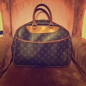 Authentic Luis Vuitton Deauville Bag 💼 ♥️
